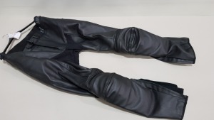 1 X PAIR OF BLACK (HIDEOUT) PROTECTIVE MOTORCYCLE PANTS - SIZE UK42 LARGE