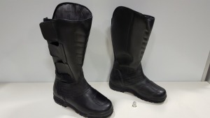PAIR OF (ALT-BERG) BLACK LEATHER PROTECTIVE/WATERPROOF BOOTS WITH A HAND CUT CALF - SIZE 6