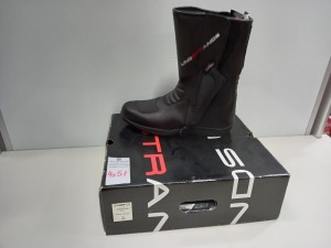 1 X PAIR OF BRAND NEW BOXED (OUTLAST) LINDSTRANDS CHAMP - CE STYLE-750029-00 DRYWAT OUTLAST MOTOR BIKE BOOTS IN A SIZE 48