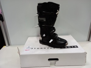 1 X PAIR OF BRAND NEW BOXED (HEIN GERICKE) TAUREG INDUSTRIAL ENGINEERED 2006 MOTOR BIKE BOOTS IN A SIZE - EUR 42