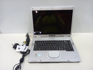 PACKARD BELL LAPTOP NO O/S - WITH CHARGER