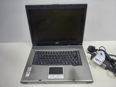 ACER TRAVELMATE 4000 LAPTOP NO O/S - WITH CHARGER
