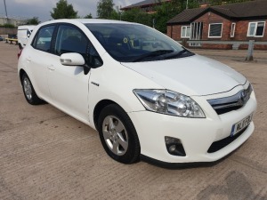 WHITE TOYOTA AURIS HYBRID T4 CVT. Reg : ML11FBJ, Mileage : 109,776 Details: FIRST REGISTERED 21/6/2011, 2 KEYS, MOT 1 MARCH 2022, CLIMATE CONTROL, WITH V5, 1797CC