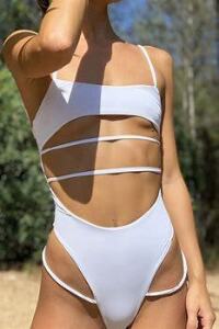 11 X BRAND NEW HUGZ MALIBU CUT OUT SWIMSUIT IN WHITE - SIZES M X 1, S X 10 - IN INDIVIDUAL BAGS WITH TAGS - BARCODES 4446665558989/88 - ORIG RRP £50 @ TOTAL £550
