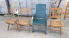 5 X GARDEN CHAIR LOT CONTAINING 4 X WOODEN CHAIRS AND 1 X PLASTIC ADJUSTABLE CHAIR