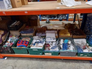 FULL BAY CONTAINING APPROX 1000 PIECES OF MIXED ITEMS IE POT .IDS IN ASSORTED COLOURS, PLASTIC TRAYS, SET OF 2 BAG OF SPELLINGS, TOYS FROM THE 50S BOOKLETS, ANCIENT EGYPTIAN BOOKLET AND ELECTRICAL ITEMS ETC