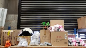 500 PIECE MIXED TOY LOT CONTAINING PLUSH TEDDY BEARS, REFLECTIVE TEDDY BEARS, GIFT CARDS, KIDS DRESSING GOWN ETC