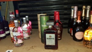 5 PIECE MIXED ALCOHOL LOT CONTAINING 2 X MAKERS MARKS 46 WHISKEY, 1 X DISARONNO, 1 X THE BALVENIE SINGLE MALT SCOTCH WHISKEY AND 1 X GLENFIDDICH SINGLE MALT WHISKY