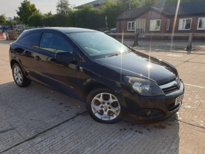 BLACK VAUXHALL ASTRA SXI. Reg : SC55 HCZ, Mileage : 0 Details: NO V5, NO KEYS, NO MOT, LAST MOT 20/04/2016 WITH 115,215 MILES.