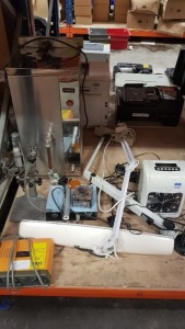 MISCELLANEOUS LOT OF DENTAL EQUIPMENT TO INCLUDE MARCO BEVERAGE SYSTEM,QUICKLOCK QC500N CLOCKING IN MACHINE, 2 X DESK MOUNTED LIGHTS, 1 X SKILL BOND UP400,ELECTRONIC MINI TECH DESK MOUNTED DRILL