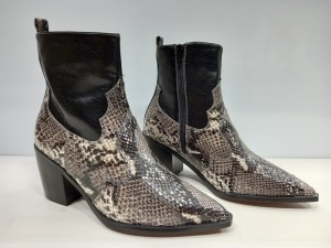 24 X BRAND NEW TOPSHOP SHOE LOT CONTAINING WF BLISS BLACK SNAKE SKIN EFFECT HEELED ANKLE BOOTS UK SIZE 5