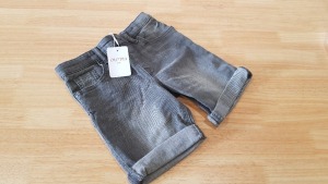 40 X BRAND NEW OUTFIT KIDS DENIM GREY SHORTS AGE 4-5