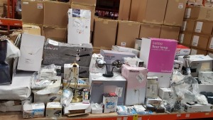 FULL BAY CONTAINING LARGE QUANTITY ASSORTED RETURNS LOT CONTAINING VARIOUS LAMPS, BULBS AND LIGHTS ETC