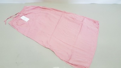 36 X BRAND NEW VILLA CLOTHES BRIDAL ROSE SKIRTS SIZE MEDIUM RRP £26.00 (TOTAL RRP £936.00)