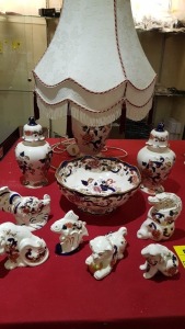 10 PIECE ASORTED MASON MANDALAY PORCELAIN LOT CONTAINING FIGURES, BOWL, POTS AND LAMP.