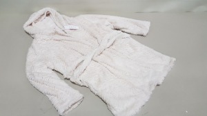 20 X BRAND NEW TOPSHOP CREAM DRESSING GOWNS SIZE SMALL RRP £32.00 (TOTAL RRP £640.00)