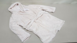 14 X BRAND NEW TOPSHOP CREAM DRESSING GOWNS SIZE MEDIUM RRP £32.00 (TOTAL RRP £448.00)