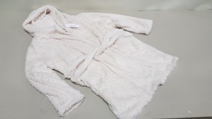 14 X BRAND NEW TOPSHOP CREAM DRESSING GOWNS SIZE MEDIUM RRP £32.00 (TOTAL RRP £448.00)