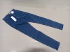 15 X BRAND NEW TOPSHOP JONI BLUE DENIM JEANS UK SIZE 8 RRP £36.00 (TOTAL RRP £540.00)