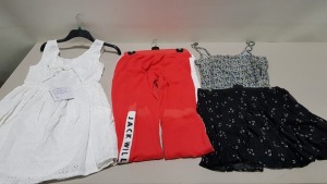 30 PIECE WOMENS JACK WILLS CLOTHING LOT CONTAINING VARIOUS TOPS, DRESSES AND PANTS ETC