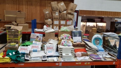 APPROX 150 PIECE ASSORTED LOT CONTAINING CHICK DECORATIONS, RUGBY BALLS, JIGSAW, STOPWATCH, TEXET PACKS, BIBS, ETC ETC