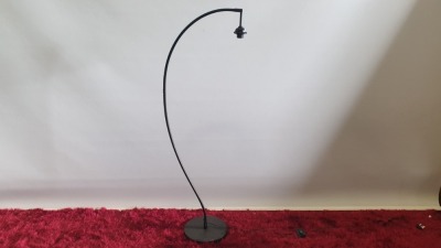 20 X ARCHER BOW SHAPED BLACK POWDER COATED FLOOR LAMPS (NOTE BOXES ARE DAMAGED)