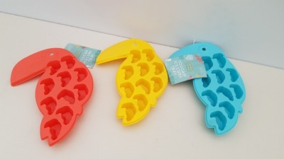 192 X BRAND NEW BOXED SUMMER LIVING SILICON TOUCAN SHAPED ICE CUBE TRAY IN VARIOUS COLOURS IE PINK, YELLOW AND BLUE IN 8 BOXES