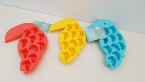 192 X BRAND NEW BOXED SUMMER LIVING SILICON TOUCAN SHAPED ICE CUBE TRAY IN VARIOUS COLOURS IE PINK, YELLOW AND BLUE IN 8 BOXES