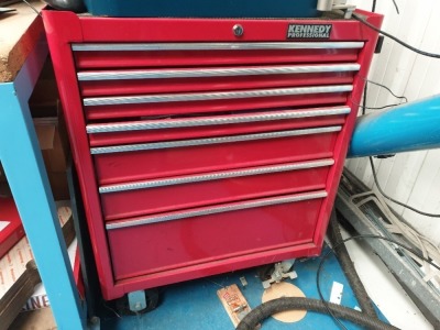 KENNEDY PROFESSIONAL MOBILE TOOL CHEST WITH SEVEN VARIOUS DEPTH DRAWERS (LOTS 4001-4041 ARE LOCATED IN GATESHEAD - COLLECTION WILL BE THURSDAY 2ND SEPTEMBER ONLY BY APPOINTMENT - FULL DETAILS WILL BE PROVIDED TO WINNING BIDDERS)