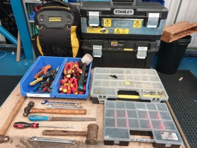 MIXED TOOL LOT TO INCLUDE, STANLEY FAT MAX TOOL BOX, STANLEY TOOL BOX, STANLEY FAT MAX TOOL RUCKSACK, VARIOUS ELECTRICIANS SCREWDRIVERS, PLIERS, SNIPS, HAMMERS, FOUR PAIRS OF TRESTLE LEGS AND TWO COMPARTMENT ORGANISERS (LOTS 4001-4041 ARE LOCATED IN GATES