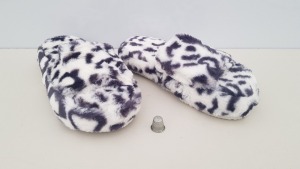 25 X BRAND NEW TOPSHOP ANIMAL PRINT FAUX FUR SLIPPERS SIZE SMALL RRP £16.00 (TOTAL RRP £400.00)