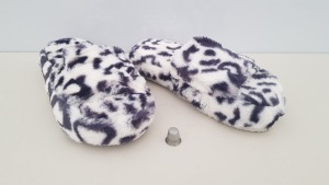 25 X BRAND NEW TOPSHOP ANIMAL PRINT FAUX FUR SLIPPERS SIZE SMALL RRP £16.00 (TOTAL RRP £400.00)