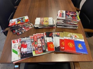 APPROX 75 X MANCHESTER UNITED PROGRAMS RANGING FROM 1997 - 2014 MIXTURE OF LEAGUE AND CHAMPIONS LEAGUE TO INCLUDE - MAN UTD VS INTERNAZIONALE MILAN 30TH JULY 1997, MAN UTD VS FENERBAHCE SK (EUROPA LEAGUE) 20TH OCTOBER 2016, MAN UTD VS FC BARCELONA (UEFA C