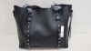 18 X BRAND NEW TOPSHOP BLACK LEATHER STYLED HANDBAGS RRP £22.00 (TOTAL RRP £396.00)