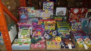 LARGE QUANTITY ASSORTED TOY LOT CONTAINING SOAP SCIENCE, SUPER TRACKS, BEAUTY AND THE BEAST, RAINFOREST SCIENCE, PAINT MAKER, WOODEN PUZZLE, FARM FRIENDS ETC