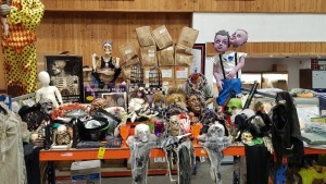 LARGE QUANTITY ASSORTED HALLOWEEN DECORATIONS LOT IE STANDING 2-HEADED BOY, DRINKING CUPS, SWEET BOWLS, SKELETON BODY, COSTUMES, VARIOUS DECORATIONS ETC