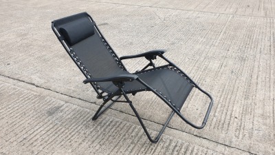 2 X BRAND NEW BOXED ZERO GRAVITY RECLINING GARDEN LOUNGER CHAIRS - BLACK - IN 2 BOXES