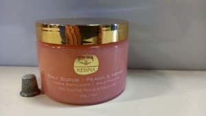 6 X BRAND NEW KEDMA SALT SCRUB (PEACH & HONEY) WITH DEAD SEA MINERALS & NATURAL OILS (500G) TOTAL RRP $539.70