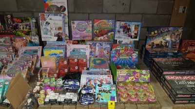 LARGE QUANTITY ASSORTED TOY LOT CONTAINING FROZEN 2 MAGICAL DREAM JOURNAL KIT, MEGA MOSTER MAKER, TROLLS FRUSTRATION GAME, SQUEEZY SAND RACE TRACK, FLAMINGO RING, REALLY HARD PUZZLE ETC