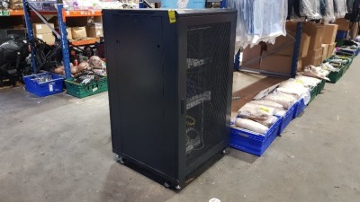 1 X SERVER UNIT (138 X 80 X 80CM) CISCO ISR1100 SERIES SWITCHES INSIDE