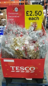 LARGE DISPLAY STAND CONTAINING LARGE QUANTITY OF TESCO ASSORTED CHRISTMAS DECORATIVE TWIGS