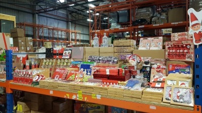 LARGE QUANTITY ASSORTED CHRISTMAS LOT CONTAINING CHRISTMAS CARDS, GLASS BOTTLES, CHRISTMAS RIBBONS, CHRISTMAS CRACKERS PHOTO PROPS, FLASHING LIGHT UP SPINNER, INFLATABLE SANTS HAT AND CHRISTMAS TREE HATS, VARIOUS BOOKS, FESTIVE BOXES, MONSTER HIGH BRACELE
