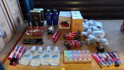 80+ ITEMS OF ASSORTED COSMETICS & PERFUMES IE. 5 X OSCAR FOR MEN EDT 90ML, 2 X FORD MUSTANG PERFORMANCE EDT 50ML, ULTIMATE BALM LIP CONDITIONER,, 22 X NYX EYE SHADOW, VICTORIAS SECRET FLAVOR GLOSS & GLOSS BALM, BARE MINERALS GO BALD OR GO BARE LIPCOLOR ET
