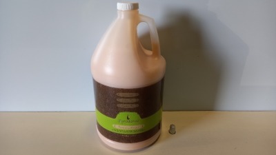 4 X BRAND NEW 3.78L (1 US GALLON) OF MACADAMIA REJUVENATING SHAMPOO (MOISTURISING SHAMPOO FOR DRY OR DAMAGED HAIR) - IN 1 CARTON