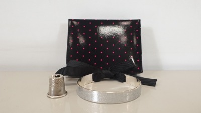 132 X BRAND NEW AVON INDIVIDUALLY BOXED GIGI GLITTER BANGLE IN SILVER
