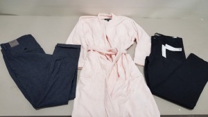 6 X PIECE MIXED CLOTHING LOT CONTAINING RALPH LAUREN DRESSING GOWN, COWBOYS JERSEY MEDIUM, CALVIN KLEIN TROUSERS 34/34, CALVIN KLEIN CHINOS 34/32, SCOTCH AND SODA JUMPER SMALL, SCOPES BLAZER SIZE 40R