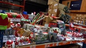 300+ PIECE MIXED CHRISTMAS DECORATIONS LOT CONTAINING WRAPPING PAPER, HANGING DECORATIONS, SANTA SOFT TOYS, LED LIGHTS, SNOWMEN CHARACTERS, GIN FLING GAMES, CHRISTMAS CRACKERS, SANTA SACKS AND SNOWY TREE ETC
