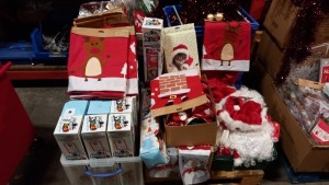 300 + PIECE MIXED CHRISTMAS DECORATION LOT CONTAINING CAT CHEW ADVENT CALANDERS, FESTIVE SANTA HATS, MUMBO JUMBO CHRISTMAS EDITION GAMES, TINSEL, SANTA HEAD BOPPER AND CAT STOCKINGS ETC