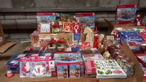 125 + PIECE MIXED CHRISTMAS LOT CONTAINING 12 PACK CHARACTER ERASERS, VARIOUS CHRISTMAS PUZZLES, CHRISTMAS CARDS, LIGHT UP WOODEN HOUSES, CHRISTMAS BOOKS AND GIFT BAGS ETC