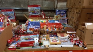 200 + PIECE MIXED CHRISTMAS LOT CONTAINING CHRISTMAS PUZZLES, CHRISTMAS CARDS, FESTIVE WIND UP TOYS, CHRISTMAS CARDS, ACTIVITY BOOKS AND CURLING RIBBONS AND BOWS ETC